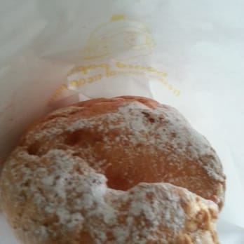 Beard Papa's - strawberry cream puff - so refreshing and cripy - Desserts Near Me - Los Angeles, California Beard Papa's - strawberry cream puff - so refreshing and cripy - Desserts Near Me - Los Angeles, California