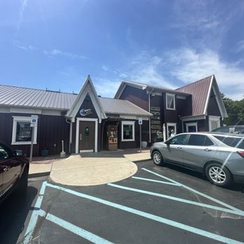 Uranus Fudge - Front of building - Ice Cream & Frozen Yogurt Near Me - Anderson, Indiana