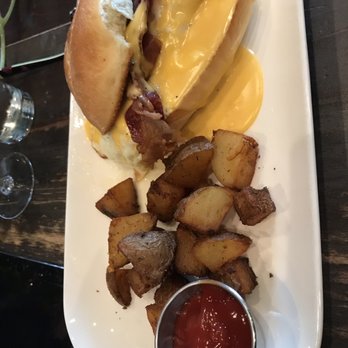 Henley's Village Tavern - Gastropubs Near Me - Brightwaters, New York