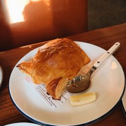 Abalone and bay scallop pot pie (king trumpet mushrooms, "snail butter") Abalone and bay scallop pot pie (king trumpet mushrooms, "snail butter")