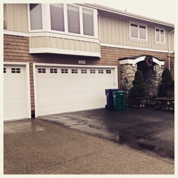 Ladder Heroes - Kirkland Driveway - Before/After Pressure Washing - Pressure Washers Near Me - Kirkland, Washington Ladder Heroes - Kirkland Driveway - Before/After Pressure Washing - Pressure Washers Near Me - Kirkland, Washington