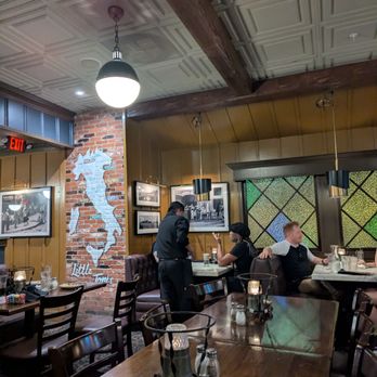 Little Toni's - Inside 1 - Pizza Near Me - North Hollywood, California