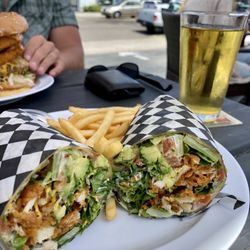 PCH Sports Bar & Grill - Chicken wrap