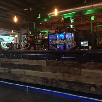 Smiths Craft Beer House - Bar - Beer Bar Near Me - Queenstown, OTA