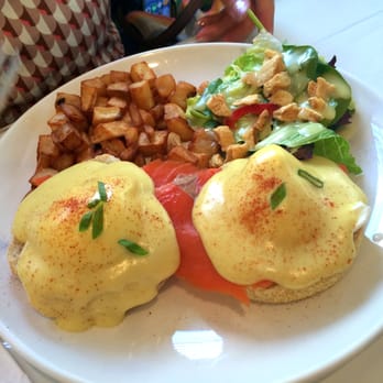 Aloha Kitchen - Salmon Benedict - Breakfast & Brunch Near Me - Honolulu, Hawaii Aloha Kitchen - Salmon Benedict - Breakfast & Brunch Near Me - Honolulu, Hawaii