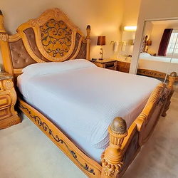 Grand Wood Suites - Retreat to the regal comfort of Grand Wood Suites, where every night feels like a fairy tale