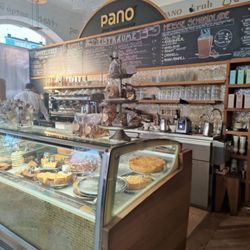 Pano - Kuchen und Eistheke vorne