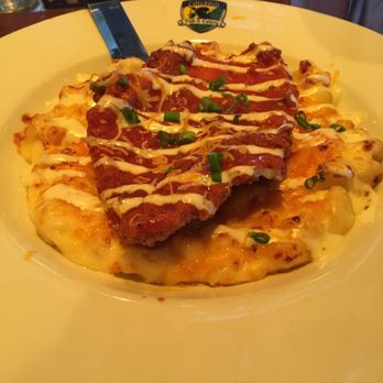 Tilted Kilt Pub & Eatery - Mac and chz with Buffalo chicken. - Sports Bars Near Me - Killeen, Texas