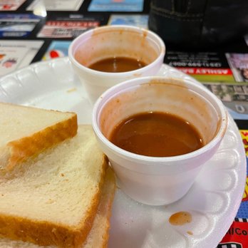 Dreamland BBQ - Bread with sauce - Barbeque Near Me - Mobile, Alabama