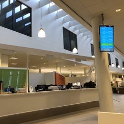 Gemeente Amsterdam - Stadsloketten - Groene en oranje balie