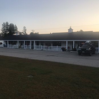 HillCrest Inn & Motel - Overview - Hotels Near Me - Rapid River, Michigan HillCrest Inn & Motel - Overview - Hotels Near Me - Rapid River, Michigan