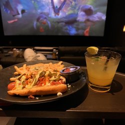 Cinépolis Luxury Cinemas - Hot dog with truffle fries