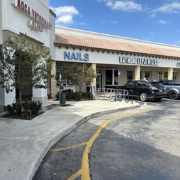 Queen Nails storefront. Queen Nails storefront.