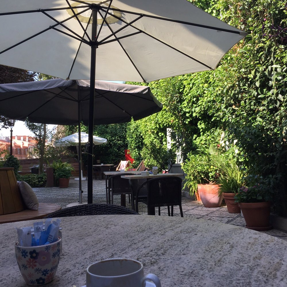 York House - Breakfast, dinner or anytime coffee, drinks. - Hotels Near Me - Lisbon, 11