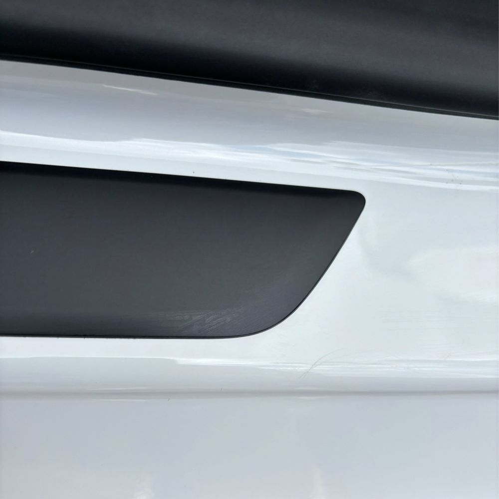 The scratch upon delivery of the new car The scratch upon delivery of the new car