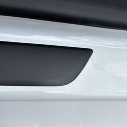 The scratch upon delivery of the new car The scratch upon delivery of the new car