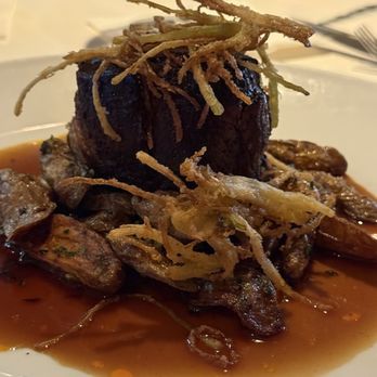 9 Craft Kitchen and Bar - New American Near Me - Vineyard Haven, Massachusetts