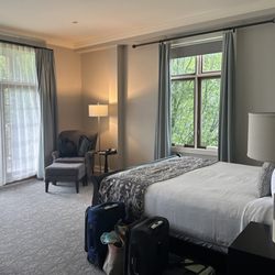 Skytop Lodge - King with tub golf course room