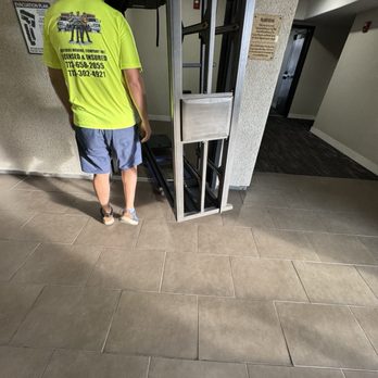 Atmosphere Movers - "Brothers moving co. LICENSED AND INSURED" with Chicago #s and not blue like photos showed up - Movers Near Me - Los Angeles, California