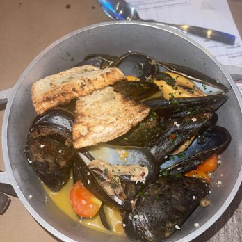 Ciao Restaurant & Bar - Cozze - Cocktail Bars Near Me - Lynn, Massachusetts