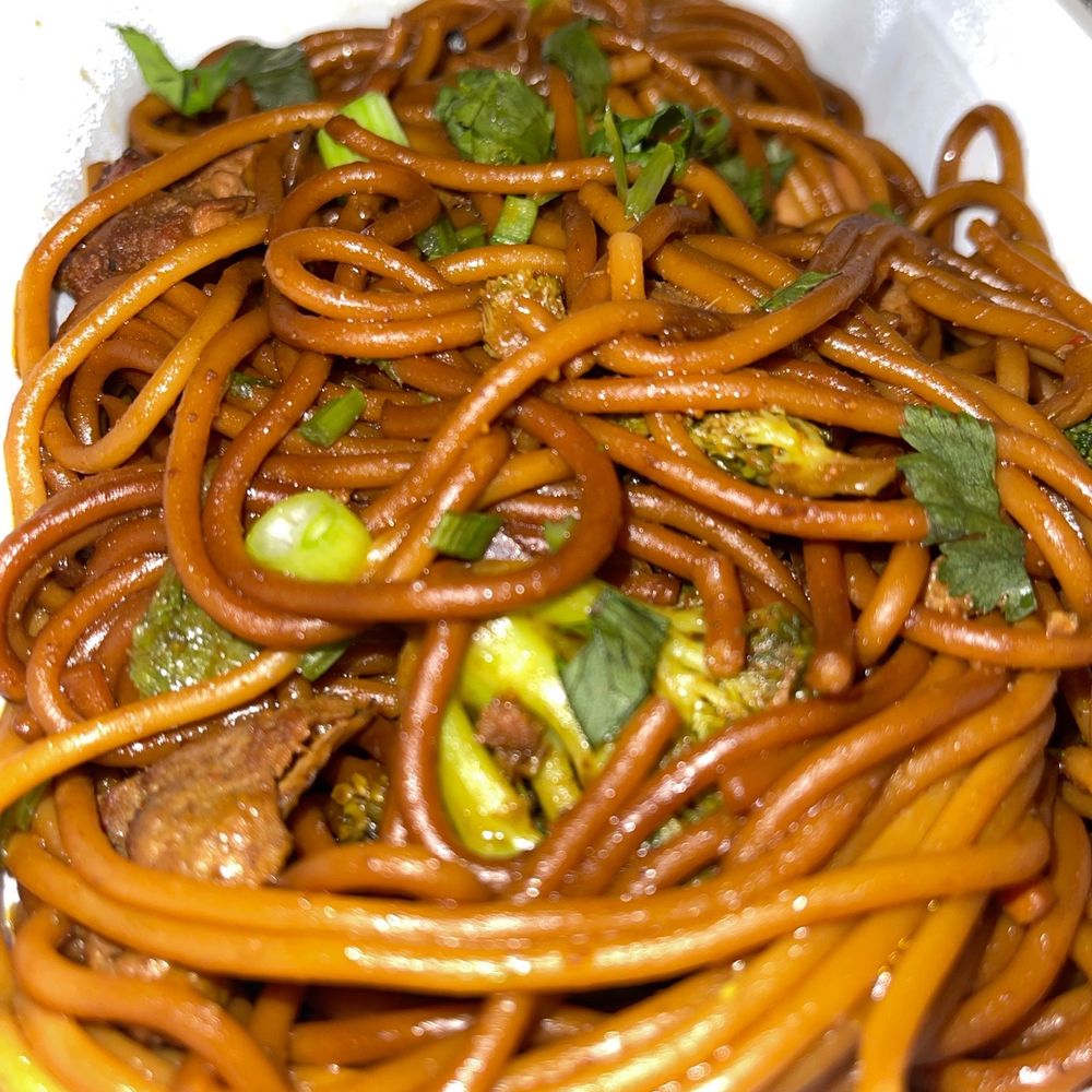 Momo Truck - Lo Mein |IG @kurlykonnoisseur - Food Trucks Near Me - Charlotte, North Carolina Momo Truck - Lo Mein |IG @kurlykonnoisseur - Food Trucks Near Me - Charlotte, North Carolina
