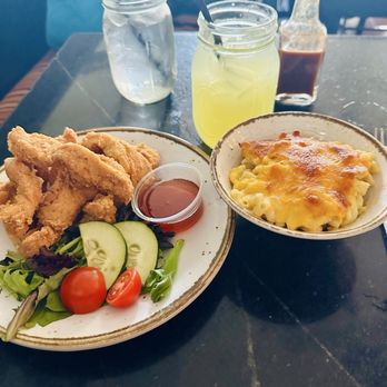 Melba's Restaurant - Chicken tenders appetizer and Tres Mac & cheese side - Southern Near Me - New York, New York
