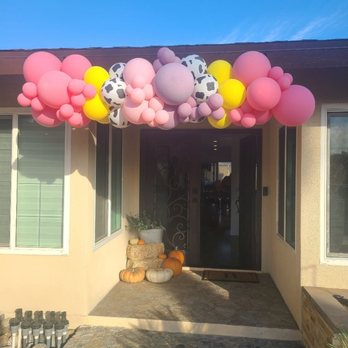 Honeybee Creative Designs - Balloon Services Near Me