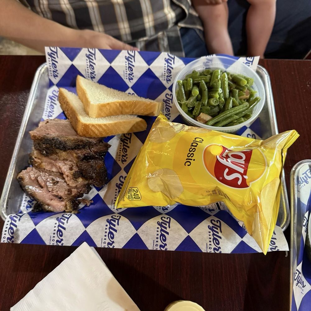 Tyler's Barbeque - Brisket with chips, Texas toast, and bacon green beans. - Barbeque Near Me - Amarillo, Texas Tyler's Barbeque - Brisket with chips, Texas toast, and bacon green beans. - Barbeque Near Me - Amarillo, Texas