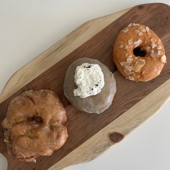 Doe Donuts - Left to right: custard apple fritter, Portland fog, thai tea - Donuts Near Me - Portland, Oregon Doe Donuts - Left to right: custard apple fritter, Portland fog, thai tea - Donuts Near Me - Portland, Oregon