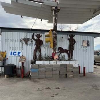 Hamburger Station - a man and a woman on the side of a building - Burgers Near Me - Pampa, Texas