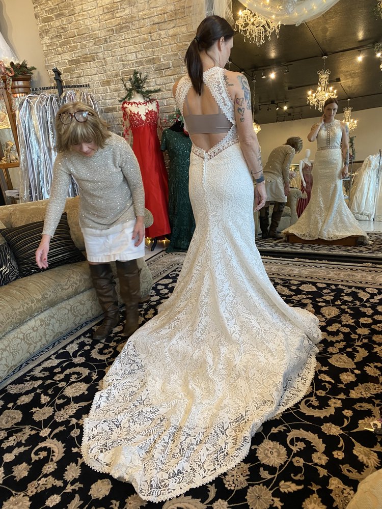 Emma's Elegance Logo