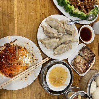 Winsor Dim Sum Café - Orange chicken, pork potstickers, turnip cake, Steamed Custard Buns - Dim Sum Near Me - Boston, Massachusetts Winsor Dim Sum Café - Orange chicken, pork potstickers, turnip cake, Steamed Custard Buns - Dim Sum Near Me - Boston, Massachusetts