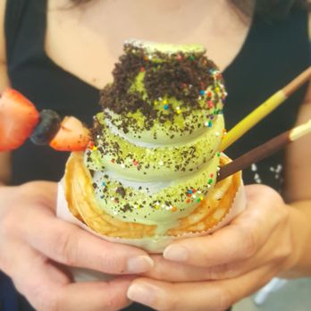 Roll Factory by Straycat Kitchen - Matcha and black sesame swirl - Poke Near Me - Pasadena, California