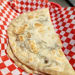 I had the Baliada sensilla, just beans and cheese inside. Uff that was amazing...must try