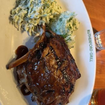 Rutherford Grill - Ribs, cole slaw & mashed potatoes - American Near Me - Rutherford, California