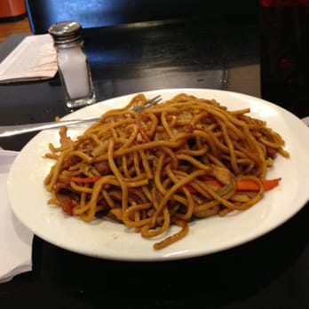 Oriental Pearl - House Special Lo Mein, the 'small' lunch special which comes with a drink and fried rice if you want it. 5.95$. - Chinese Near Me - Baton Rouge, Louisiana Oriental Pearl - House Special Lo Mein, the 'small' lunch special which comes with a drink and fried rice if you want it. 5.95$. - Chinese Near Me - Baton Rouge, Louisiana