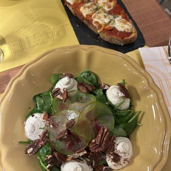 Via Pasteria Milano - Spinach salad - Italian Near Me - Milan, Michigan Via Pasteria Milano - Spinach salad - Italian Near Me - Milan, Michigan