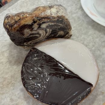 H&H Bagels - Black & White Cookie, Chocolate Babka - Bagels Near Me - New York, New York H&H Bagels - Black & White Cookie, Chocolate Babka - Bagels Near Me - New York, New York