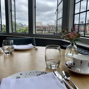 Swan - Table setting - British Near Me - Bankside, XGL Swan - Table setting - British Near Me - Bankside, XGL