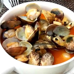 Vidre - Shellfish with tomato sauce