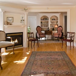 Bird House Inn - Spacious Living Room