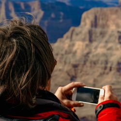 Grand Vegas Tours - The Grand Canyon is full of photo opportunities. Visitors get amazing pictures when they visit the West and South Rim.