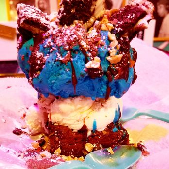 Mr Kream - Signature flavor and brownies with moose icecream! - Ice Cream & Frozen Yogurt Near Me - Miami, Florida Mr Kream - Signature flavor and brownies with moose icecream! - Ice Cream & Frozen Yogurt Near Me - Miami, Florida