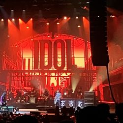 The Pavilion at Star Lake - Billy Idol . . .