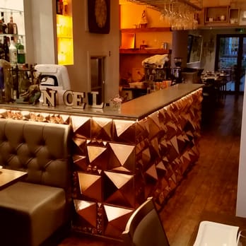 Chayada Thai Cuisine - The bar @ Chayada Thai restaurant. St John's Wood - Thai Near Me - London, XGL Chayada Thai Cuisine - The bar @ Chayada Thai restaurant. St John's Wood - Thai Near Me - London, XGL
