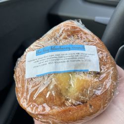 Miss Daisy's Kitchen - Blueberry muffin