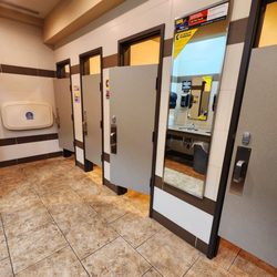 Love's Travel Stop - Women's Restroom