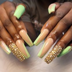 D'Vine Beauty Bar