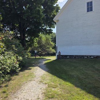 Robert Frost Farm - Entrance from parking - walk around to the front. - Landmarks & Historical Buildings Near Me - Derry, New Hampshire Robert Frost Farm - Entrance from parking - walk around to the front. - Landmarks & Historical Buildings Near Me - Derry, New Hampshire