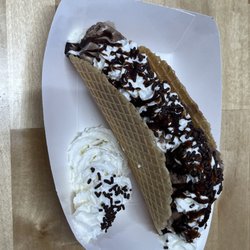 CHILL Ice Creamery - Ice cream taco